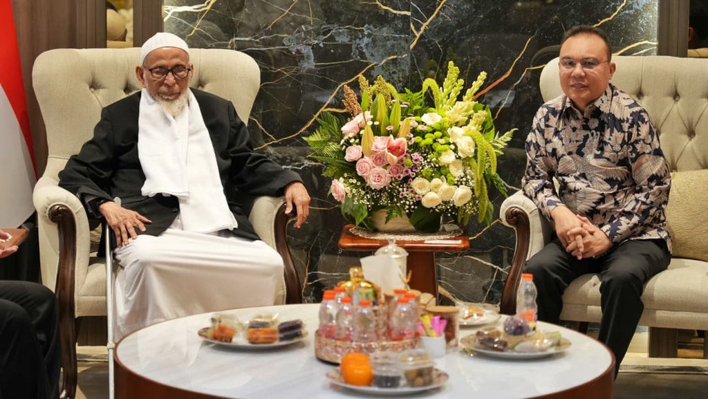 Ulama Abu Bakar Ba'asyir Temui Sufmi Dasco di Gedung DPR Ulama Abu Bakar Ba'asyir Temui Sufmi Dasco di Gedung DPR