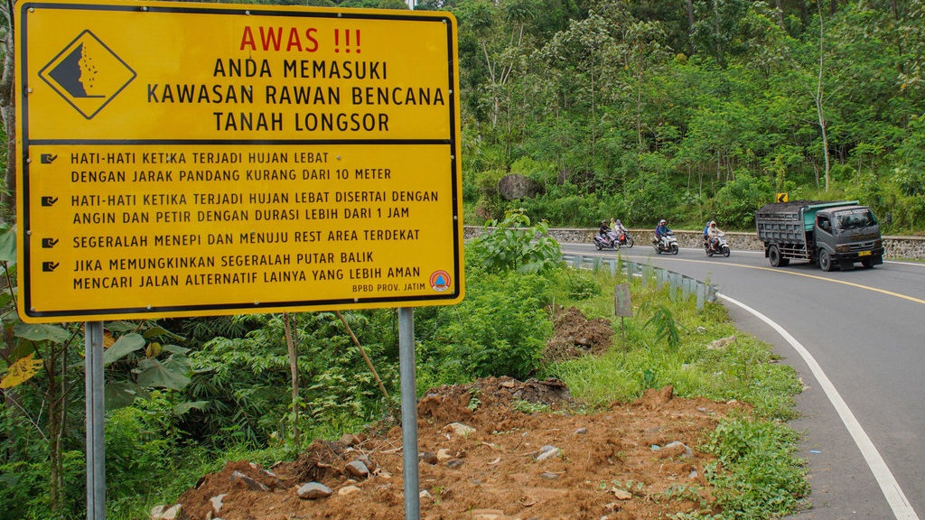 Hadapi Cuaca Ekstrem, Warga Diimbau Waspada Beraktivitas di Luar Hadapi Cuaca Ekstrem, Warga Diimbau Waspada Beraktivitas di Luar