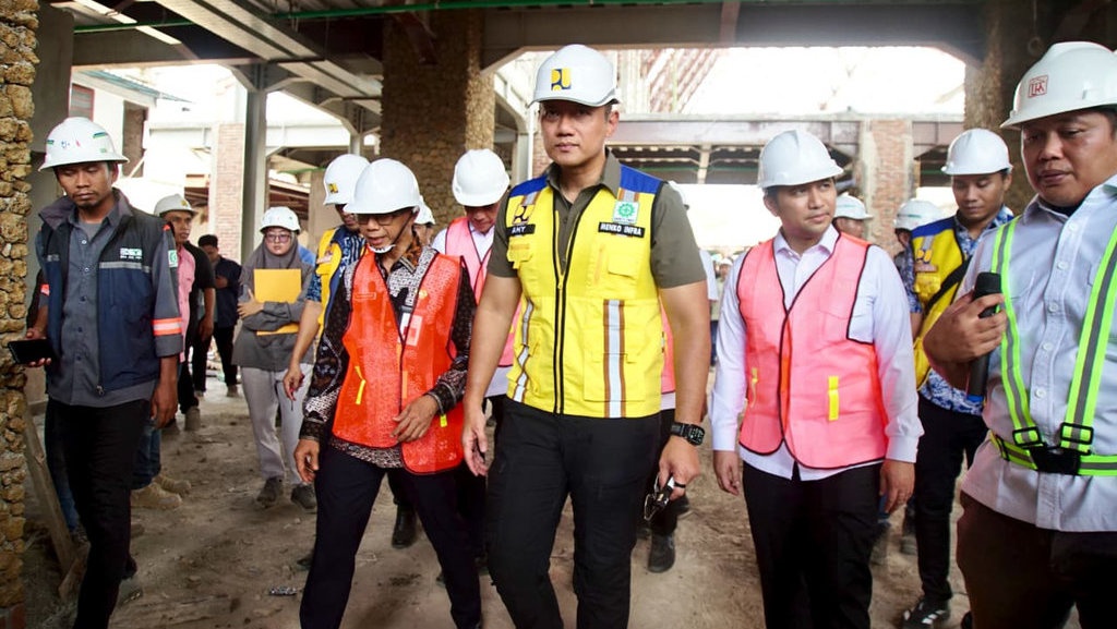 Menko AHY Puji Revitalisasi Asrama Inggrisan & Pasar Banyuwangi Menko AHY Puji Revitalisasi Asrama Inggrisan & Pasar Banyuwangi