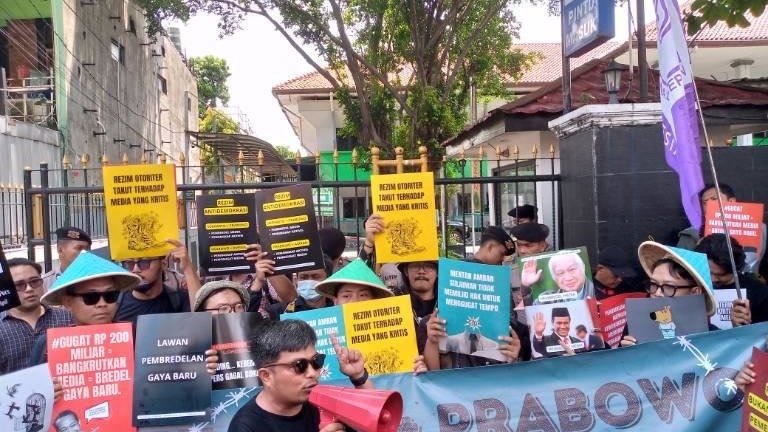Koalisi Sipil Gelar Demo Dukung Tempo Lawan Gugatan Mentan Amran Koalisi Sipil Gelar Demo Dukung Tempo Lawan Gugatan Mentan Amran