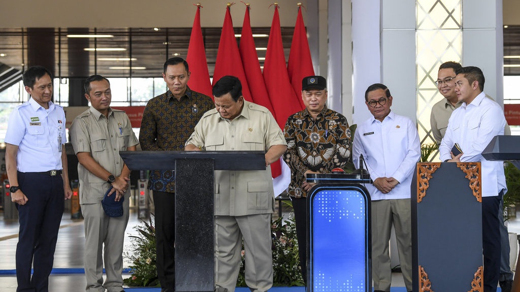 Stasiun Tanah Abang Kini Layani 308 Ribu Penumpang per Hari Stasiun Tanah Abang Kini Layani 308 Ribu Penumpang per Hari