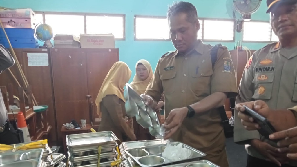 Ulat Kembali Ditemukan pada MBG di SD Argapura Kota Cirebon Ulat Kembali Ditemukan pada MBG di SD Argapura Kota Cirebon