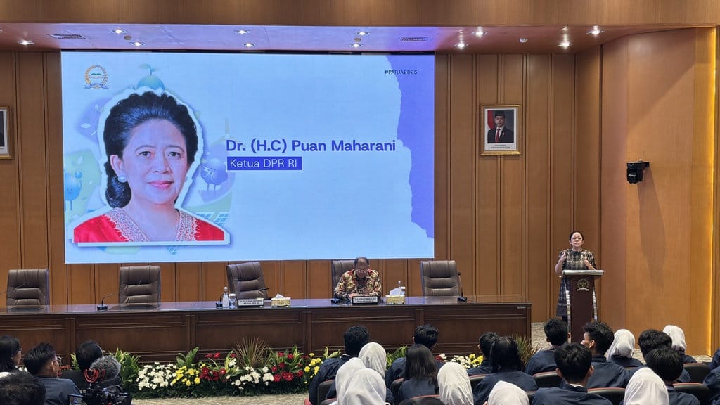 Puan Maharani Sebut Tak Sembarang Orang Boleh Masuk Gedung DPR Puan Maharani Sebut Tak Sembarang Orang Boleh Masuk Gedung DPR