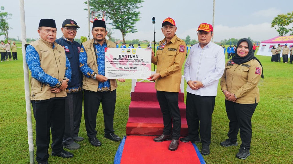 Wamensos Tinjau KSB di Pemalang & Berikan Bantuan Lumbung Sosial Wamensos Tinjau KSB di Pemalang & Berikan Bantuan Lumbung Sosial