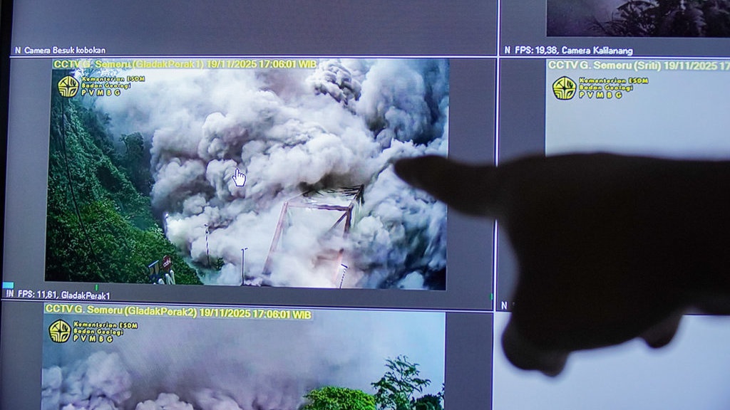 Status Aktivitas Gunung Semeru Naik Jadi Awas, 3 Desa Terdampak Status Aktivitas Gunung Semeru Naik Jadi Awas, 3 Desa Terdampak