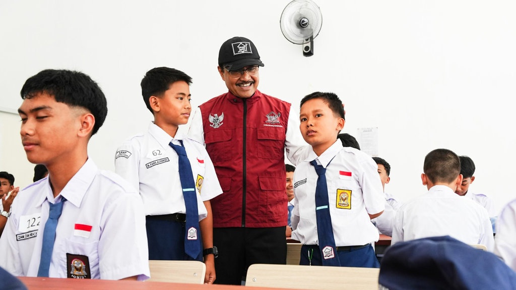 Gus Ipul Bahas Perlindungan bagi Siswa Rentan di Rakor Kepala SR Gus Ipul Bahas Perlindungan bagi Siswa Rentan di Rakor Kepala SR