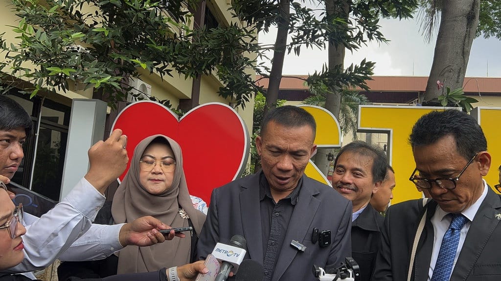 Kronologi Roy Suryo & Dokter Tifa Ditangkap, Ada Tersangka Lain? Kronologi Roy Suryo & Dokter Tifa Ditangkap, Ada Tersangka Lain?