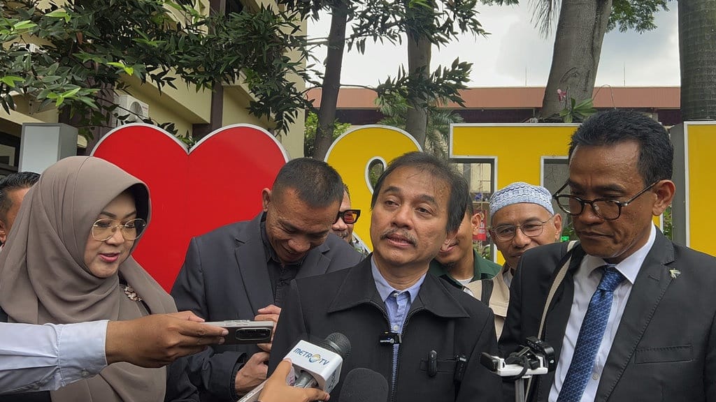 Roy Suryo dan Dokter Tifa Dirawat di RS Polri Usai Pemeriksaan Roy Suryo dan Dokter Tifa Dirawat di RS Polri Usai Pemeriksaan