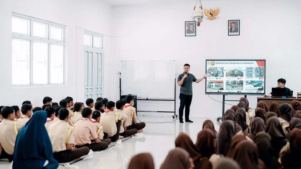 Densus 88 Gelar Sosialisasi Pencegahan Terorisme di SR Aceh Densus 88 Gelar Sosialisasi Pencegahan Terorisme di SR Aceh
