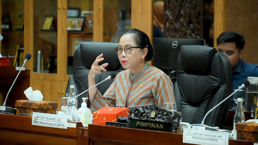 My Esti Ajak RI Tiru Korea Rilis CV Perundung saat Daftar Kuliah My Esti Ajak RI Tiru Korea Rilis CV Perundung saat Daftar Kuliah
