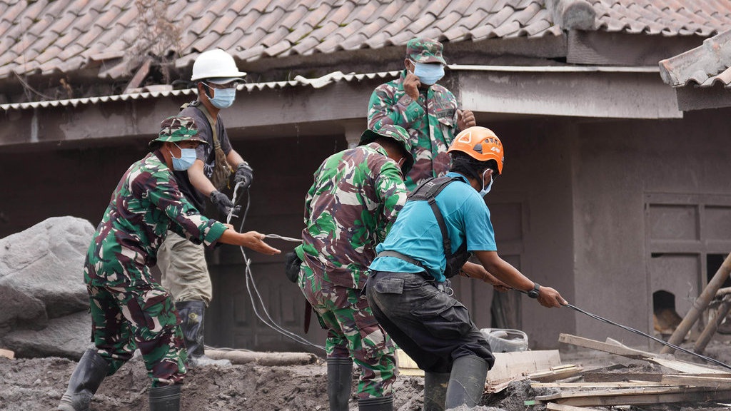TNI AD Kerahkan Rantis Evakuasi Warga di Sibolga & Tapanuli TNI AD Kerahkan Rantis Evakuasi Warga di Sibolga & Tapanuli
