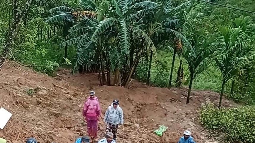 3 Personel TNI AD Tertimbun Longsor di Padang Panjang, 1 Gugur 3 Personel TNI AD Tertimbun Longsor di Padang Panjang, 1 Gugur
