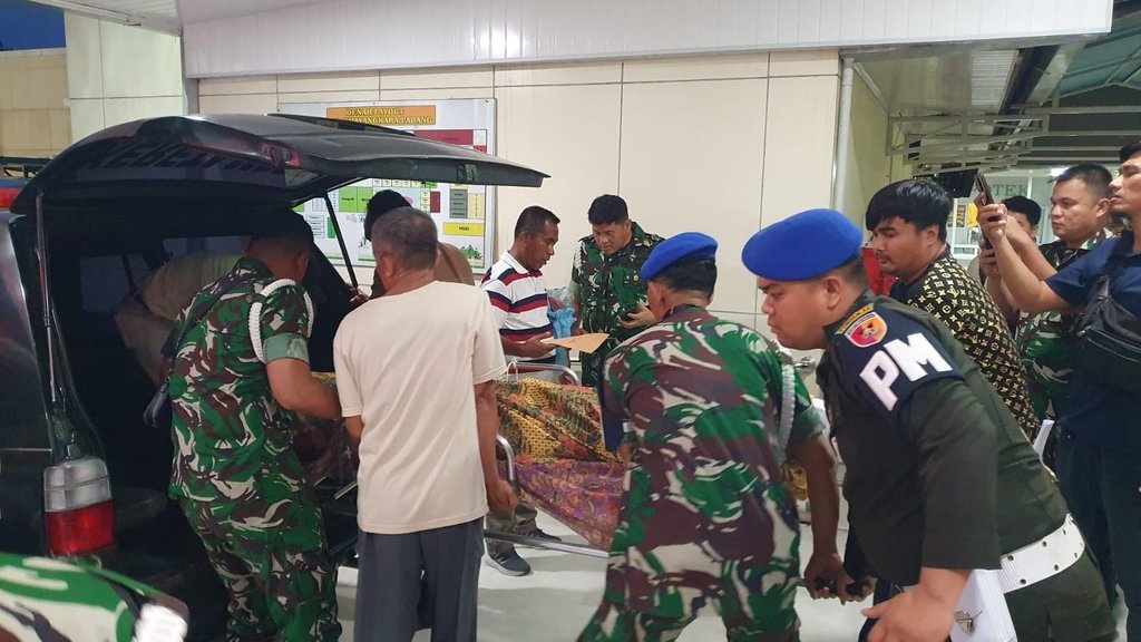 1 Prajurit TNI Hilang Kontak Saat Evakuasi Longsor Ditemukan 1 Prajurit TNI Hilang Kontak Saat Evakuasi Longsor Ditemukan