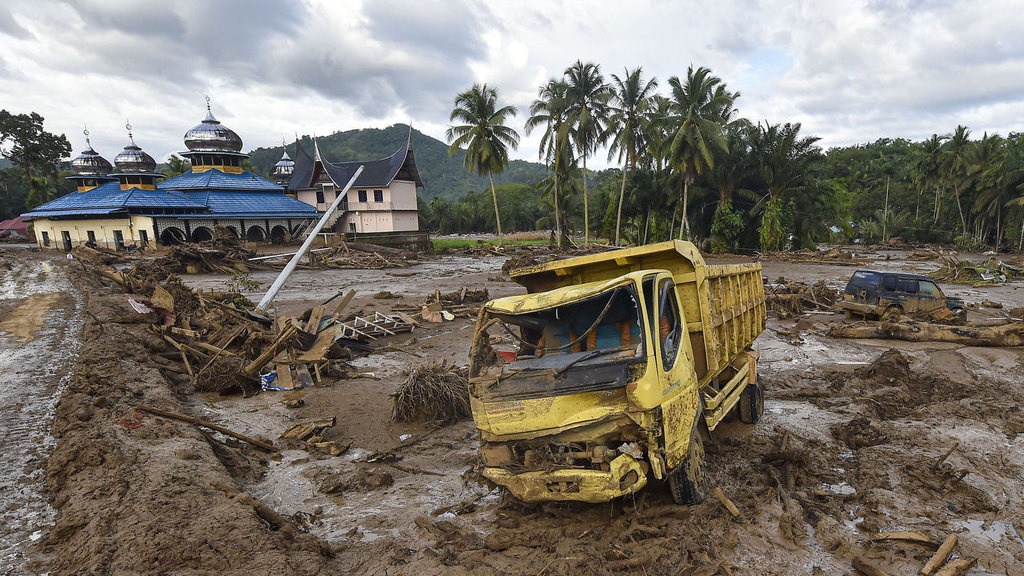Banjir Bandang Meluluhlantakkan Tiga Provinsi di Sumatra Banjir Bandang Meluluhlantakkan Tiga Provinsi di Sumatra