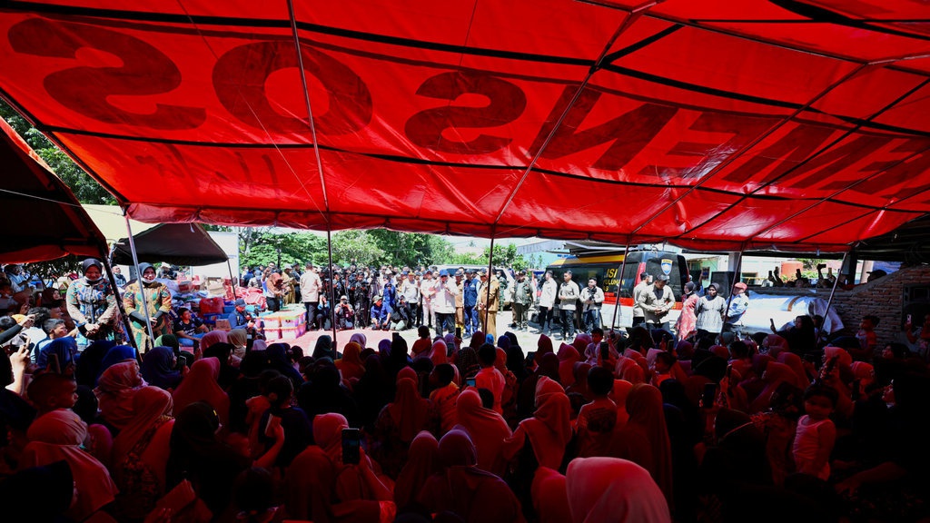 Kemensos Bentuk 28 Dapur Umum untuk 50.000 Pengungsi di Sumatera Kemensos Bentuk 28 Dapur Umum untuk 50.000 Pengungsi di Sumatera