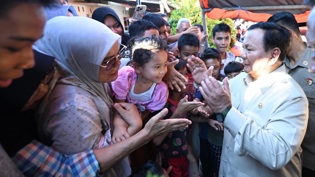 Gus Ipul Dampingi Presiden Temui Pengungsi di Padang Pariaman Gus Ipul Dampingi Presiden Temui Pengungsi di Padang Pariaman