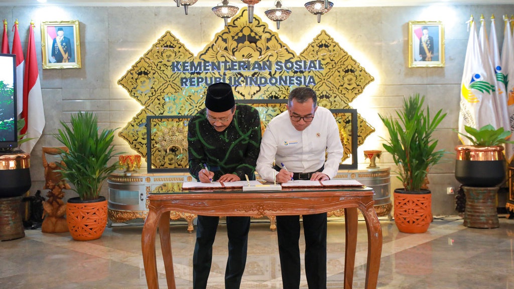 Bantu Lulusan SR Kuliah, Mensos dan Mendiktisaintek Teken MoU Bantu Lulusan SR Kuliah, Mensos dan Mendiktisaintek Teken MoU