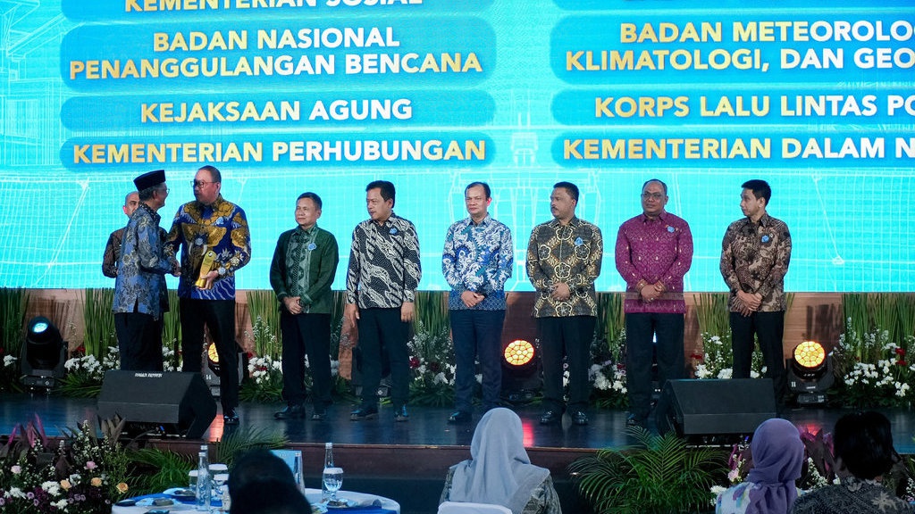 Kemensos Sabet Sutami Award 2025 atas Kontribusi Sekolah Rakyat Kemensos Sabet Sutami Award 2025 atas Kontribusi Sekolah Rakyat