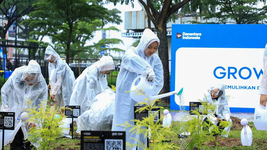 BRI Gelar Aksi Tanam Pohon dan Ajak Masyarakat Peduli Lingkungan BRI Gelar Aksi Tanam Pohon dan Ajak Masyarakat Peduli Lingkungan