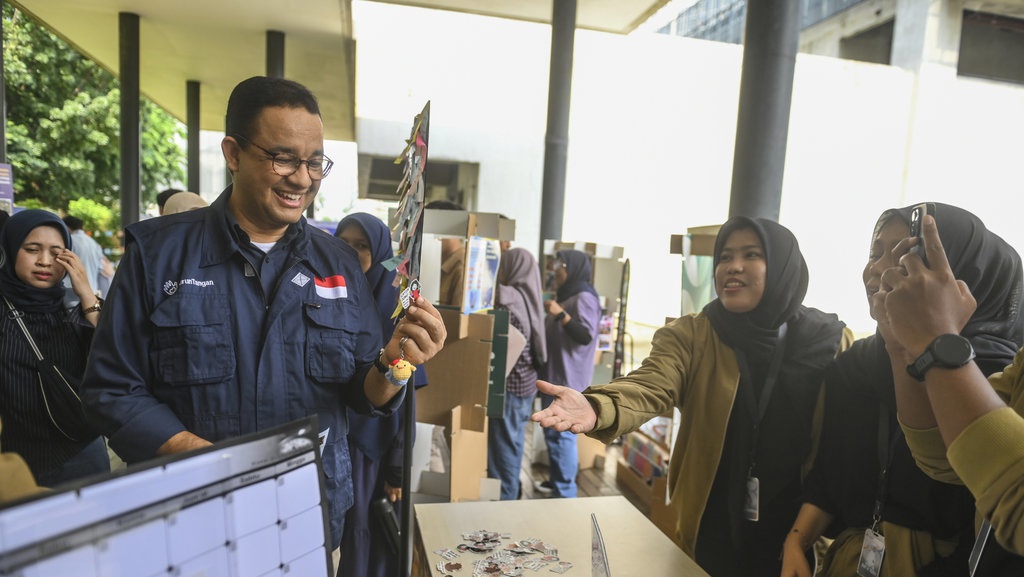 Kodam Diponegoro: Anggota Hanya Makan Saat Ketemu Anies Baswedan Kodam Diponegoro: Anggota Hanya Makan Saat Ketemu Anies Baswedan