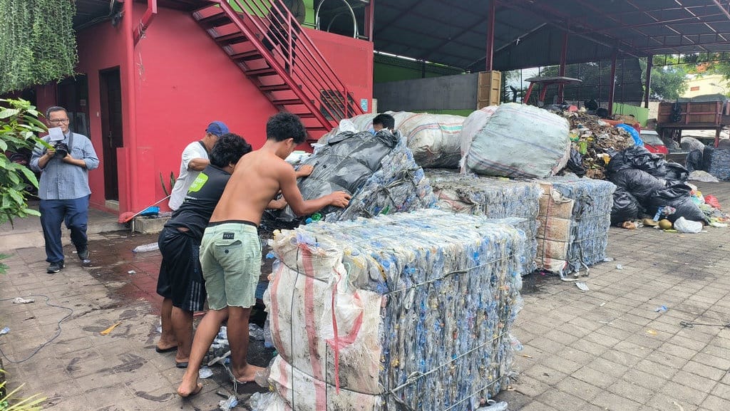 Kisah TPST-3R Seminyak di Bali: Mengubah Sampah Menjadi Uang Kisah TPST-3R Seminyak di Bali: Mengubah Sampah Menjadi Uang