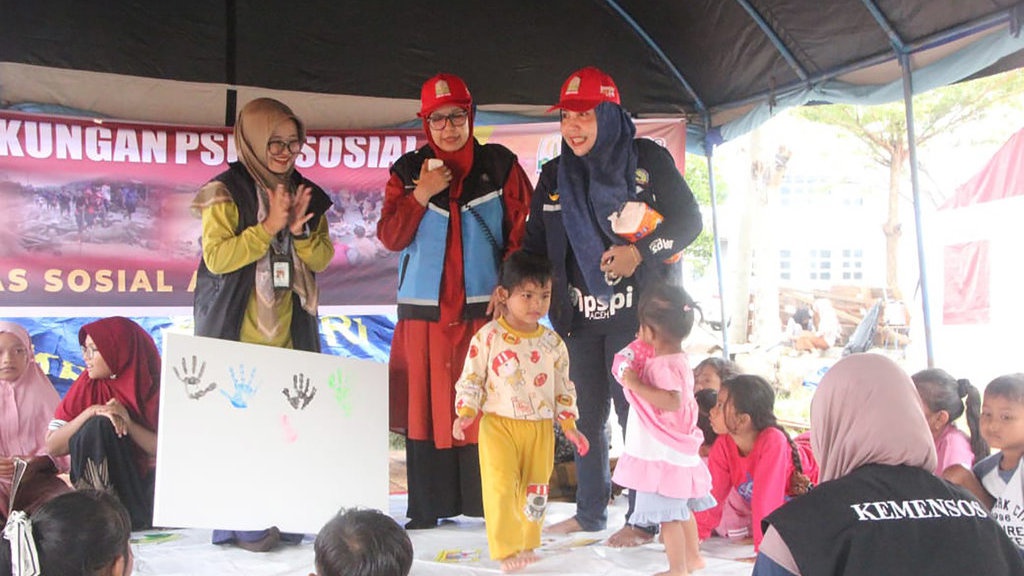 Kemensos Beri Layanan Psikososial Bagi Korban Aceh Kemensos Beri Layanan Psikososial Bagi Korban Aceh