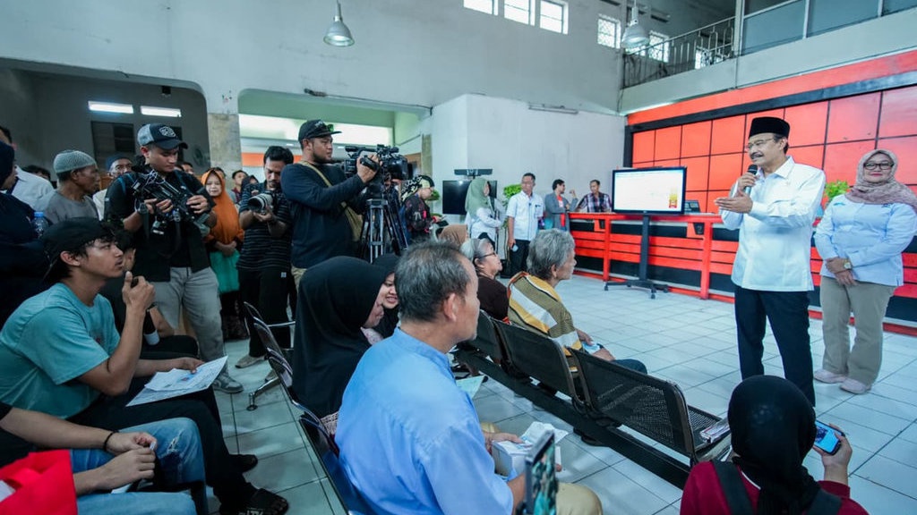 Tinjau Penyaluran BLTS, Mensos Minta Bantuan Tak Disalahgunakan Tinjau Penyaluran BLTS, Mensos Minta Bantuan Tak Disalahgunakan
