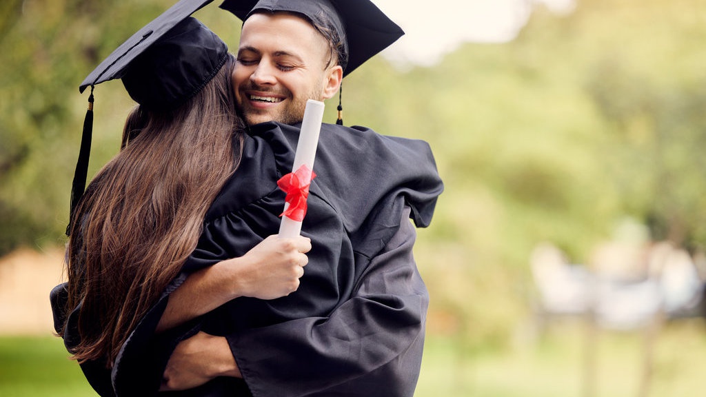 50 Ucapan Wisuda untuk Pacar yang Romantis, Sweet, dan Menarik 50 Ucapan Wisuda untuk Pacar yang Romantis, Sweet, dan Menarik