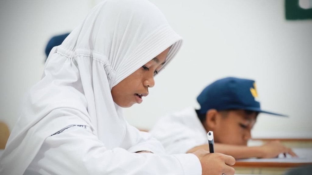 Kisah Rara, Anak Nelayan Ternate Bangkit Lewat Sekolah Rakyat Kisah Rara, Anak Nelayan Ternate Bangkit Lewat Sekolah Rakyat