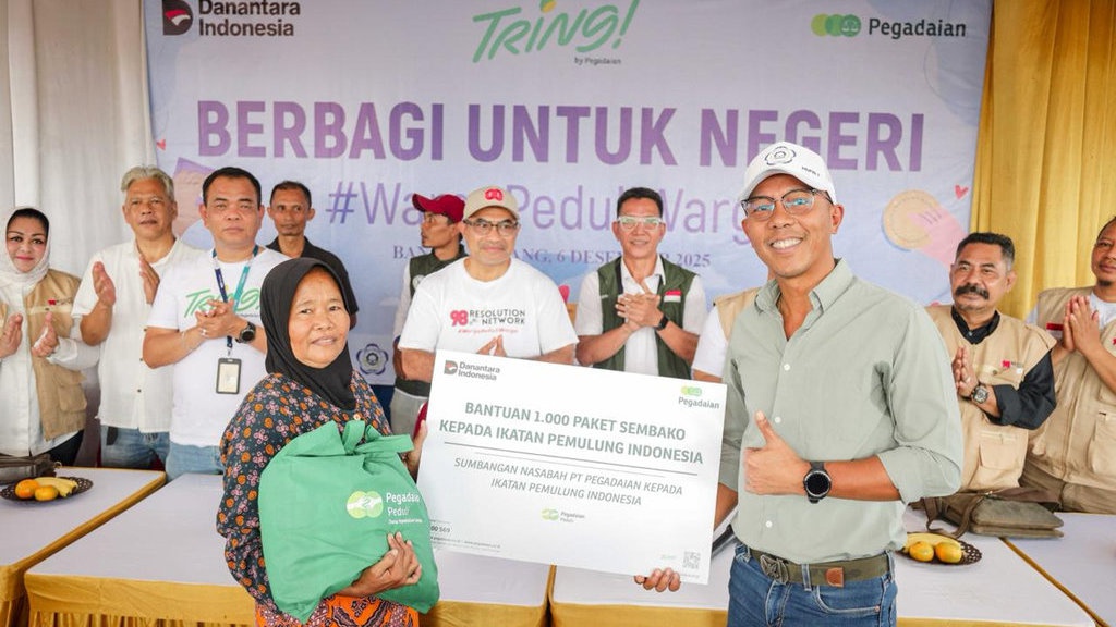 Pegadaian Dukung Pejuang Lingkungan, Salurkan 1000 Paket Sembako Pegadaian Dukung Pejuang Lingkungan, Salurkan 1000 Paket Sembako