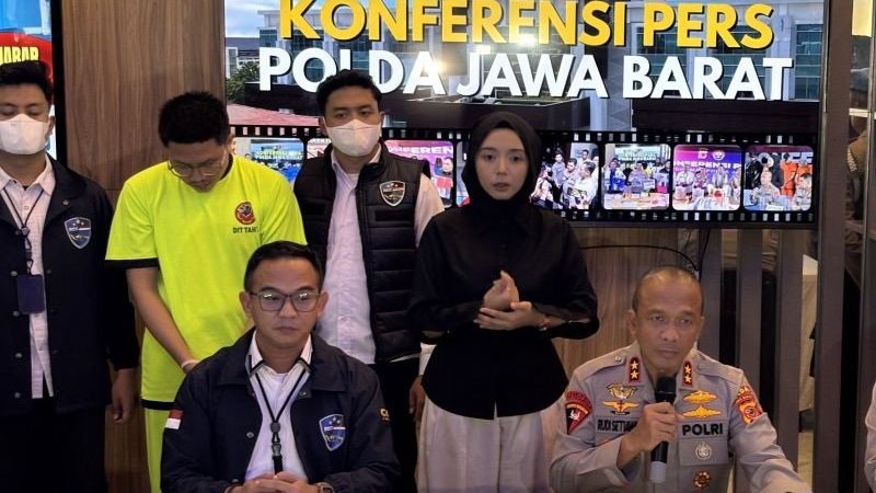 Polisi Tetapkan Resbob Tersangka Ujaran Kebencian Suku Sunda Polisi Tetapkan Resbob Tersangka Ujaran Kebencian Suku Sunda