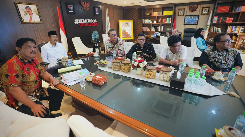 Mensos dan Bupati Kepahiang Bahas Kesiapan Lahan Sekolah Rakyat Mensos dan Bupati Kepahiang Bahas Kesiapan Lahan Sekolah Rakyat