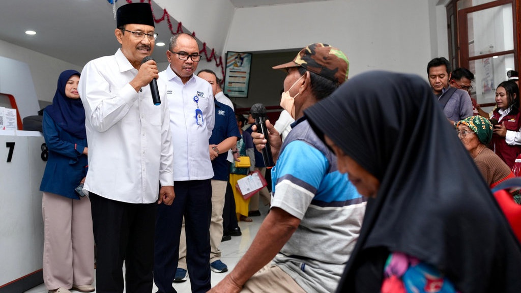 Gus Ipul Pastikan Dapur Umum Beroperasi untuk Pengungsi Sumatra Gus Ipul Pastikan Dapur Umum Beroperasi untuk Pengungsi Sumatra