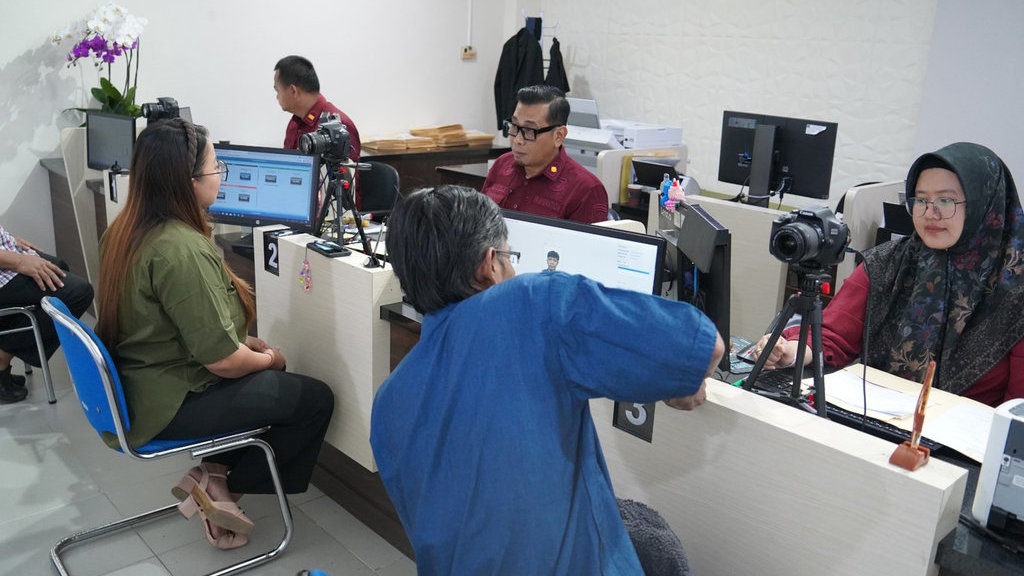 Imigrasi Ngurah Rai Tolak 1.326 WNA, Terima 6,9 Wisatawan Asing Imigrasi Ngurah Rai Tolak 1.326 WNA, Terima 6,9 Wisatawan Asing