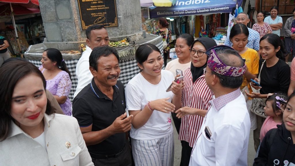 Kunjungan Wisatawan Mancanegara ke Bali Tembus 7,1 Juta Orang Kunjungan Wisatawan Mancanegara ke Bali Tembus 7,1 Juta Orang