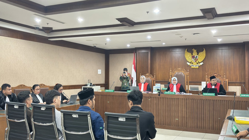 Hakim Tolak Eksepsi Delpedro Dkk, Sidang Lanjut ke Pembuktian Hakim Tolak Eksepsi Delpedro Dkk, Sidang Lanjut ke Pembuktian