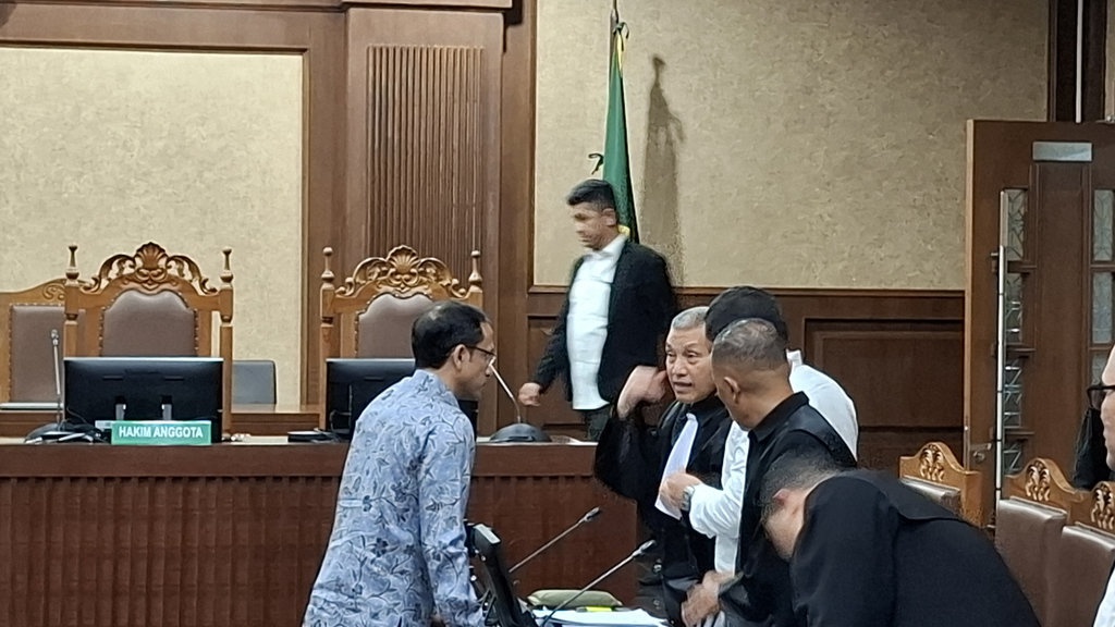 Eksepsi Ditolak, Hakim Perintahkan Sidang Nadiem Dilanjutkan Eksepsi Ditolak, Hakim Perintahkan Sidang Nadiem Dilanjutkan