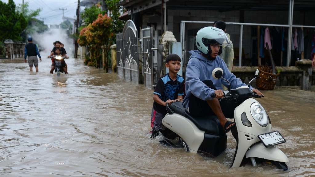 BMKG Deteksi 2 Siklon Tropis Sebabkan Cuaca Ekstrem Jawa-Bali BMKG Deteksi 2 Siklon Tropis Sebabkan Cuaca Ekstrem Jawa-Bali