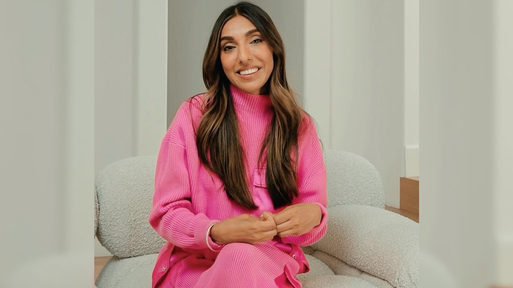 Isi Tas Rupi Kaur, Barang Favorit Sang Penulis & Kisah-Kisahnya Isi Tas Rupi Kaur, Barang Favorit Sang Penulis & Kisah-Kisahnya