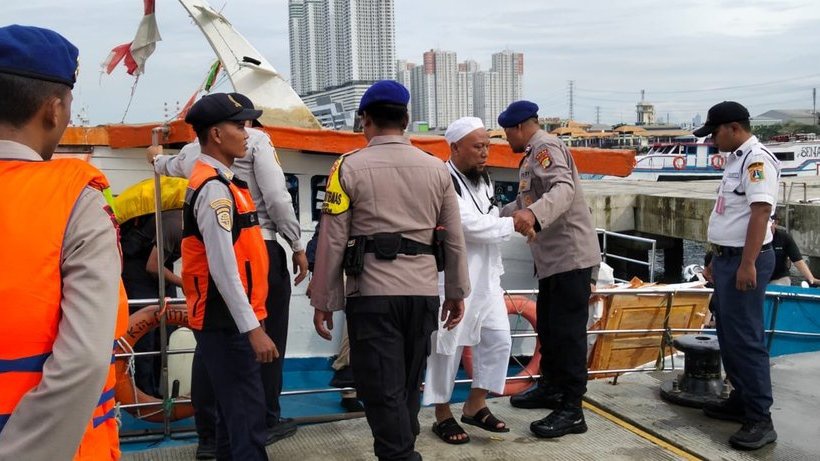 KM BIMA Mati di Perairan Onrust, Polisi Evakuasi 17 Penumpang KM BIMA Mati di Perairan Onrust, Polisi Evakuasi 17 Penumpang