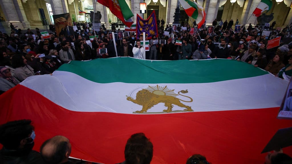 Iran Naikkan Upah Minimum 60 Persen Meski Masih Perang dengan AS Iran Naikkan Upah Minimum 60 Persen Meski Masih Perang dengan AS