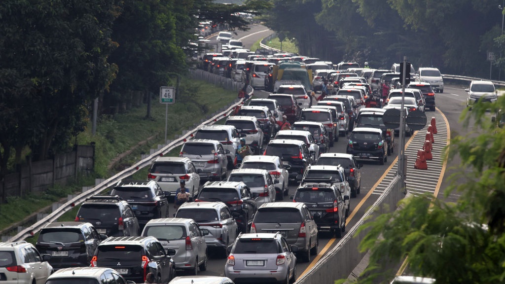 Polres Bogor Terapkan One Way di Jalur Puncak Hari Ini Polres Bogor Terapkan One Way di Jalur Puncak Hari Ini