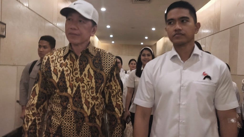 Jokowi Mulai Roadshow Bareng PSI Minggu Depan Jokowi Mulai Roadshow Bareng PSI Minggu Depan