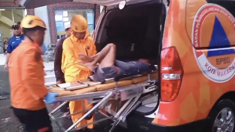 9 Nelayan Luka Berat akibat Kapal Meledak di Paotere Makassar 9 Nelayan Luka Berat akibat Kapal Meledak di Paotere Makassar