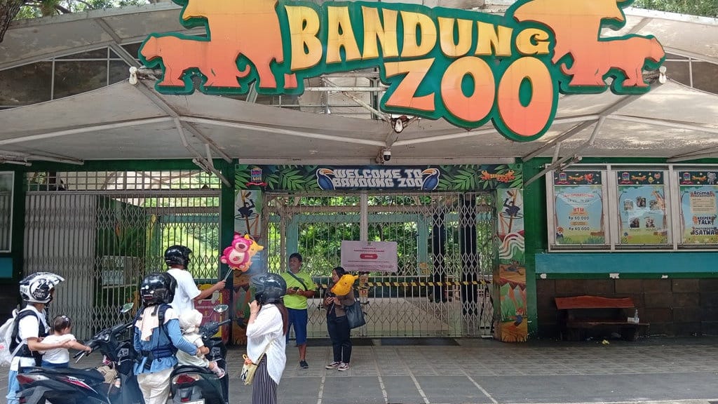 Pengunjung Kecewa Bandung Zoo Ditutup: Tolong Diselamatkan! Pengunjung Kecewa Bandung Zoo Ditutup: Tolong Diselamatkan!