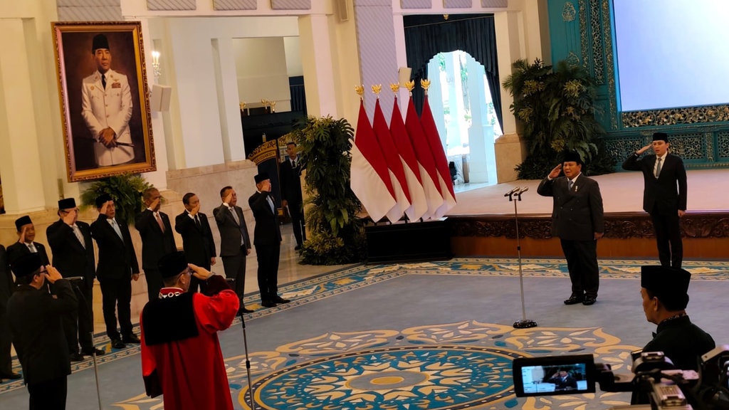 Ucapkan Sumpah di Depan Prabowo, Adies Kadir Resmi Jadi Hakim MK Ucapkan Sumpah di Depan Prabowo, Adies Kadir Resmi Jadi Hakim MK