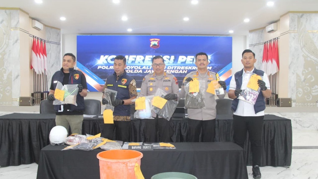 Polisi soal Motif Pelaku Perampokan di Boyolali: Terjerat Pinjol Polisi soal Motif Pelaku Perampokan di Boyolali: Terjerat Pinjol