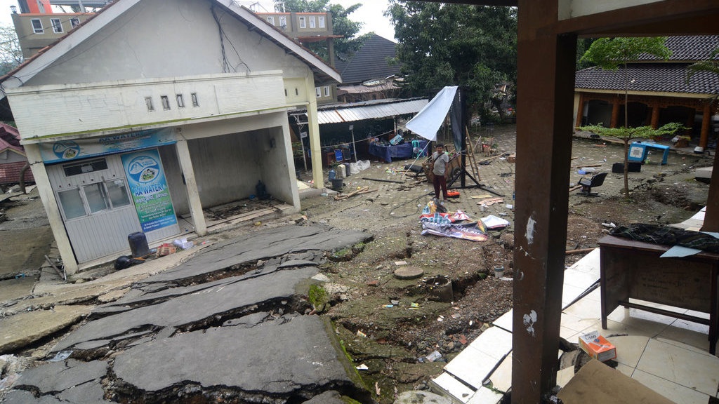 Penyebab Tanah Bergerak di Tegal & Update Jumlah Pengungsi Penyebab Tanah Bergerak di Tegal & Update Jumlah Pengungsi