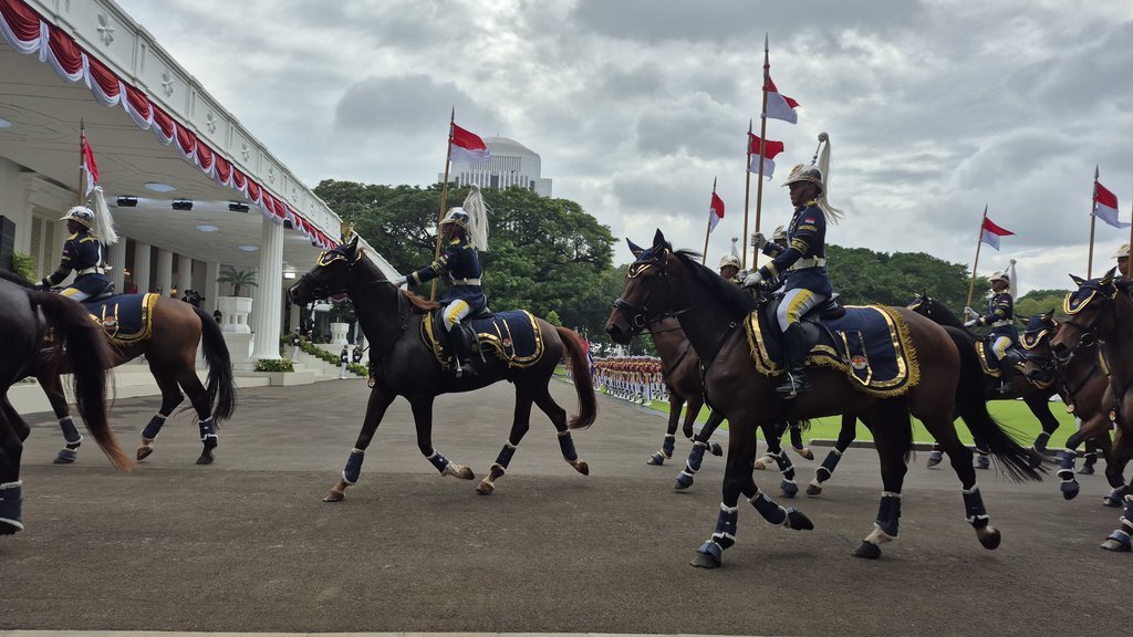 Parade Pasukan Berkuda Sambut PM Australia di Istana Merdeka Parade Pasukan Berkuda Sambut PM Australia di Istana Merdeka