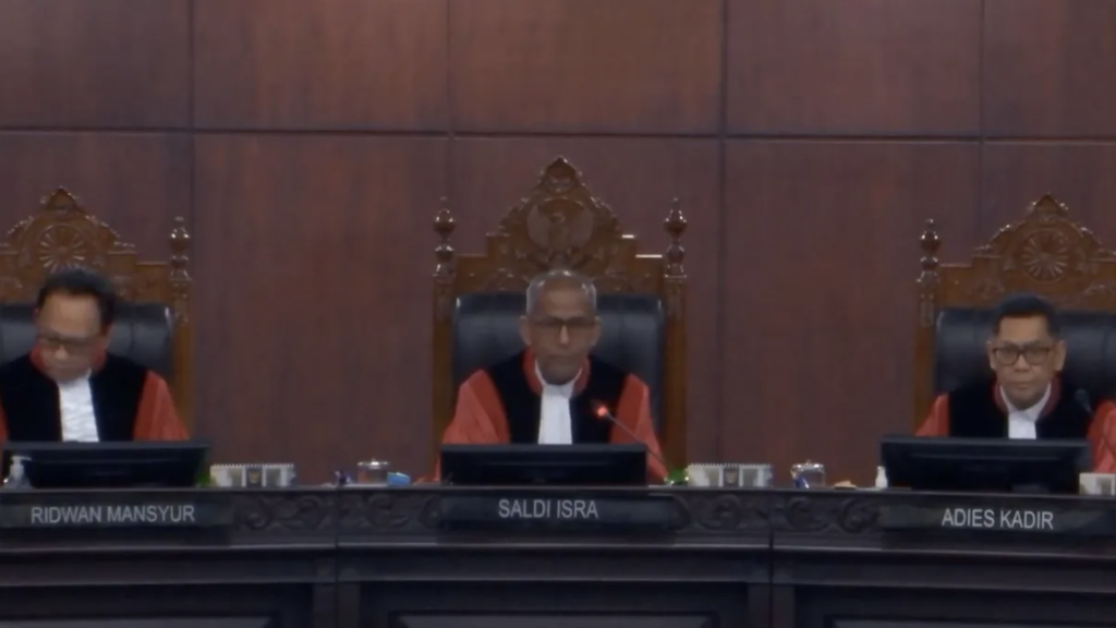Adies Kadir Mulai Bersidang sebagai Hakim MK Adies Kadir Mulai Bersidang sebagai Hakim MK